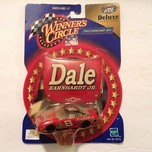 【送料無料】のレースの勝者の円デラックスデイル・アーンハート・ジュニアダイカストで形造られた：NASCAR RACING Winners Circle Deluxe 2000- Dale Earnhardt Jr. #8 DieCast 1:64｜hokushin