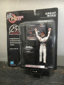 【送料無料】デイル・アーンハートの勝者サークル大勝利周年記念の置物Dale Earnhardt Winners Circle Great Wins 25th Anniversary 1998 Figurine｜hokushin