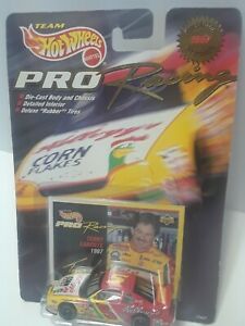 【送料無料】：プロレーシングホットホイール＃テリー・1:64 Pro Racing Hot Wheels 1997 #5 Terry Labonte Kellogg's