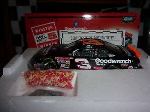 【送料無料】デイル・アンハートSr.#3 GM Goodwrench、2000年のモンテカルロ・レベル1:24規模NASCARDale Earnhardt Sr #3 GM Goodwrench 2000 Monte Carlo Revell 1:24 s