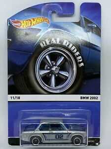 【送料無料】ホビー ・模型車・バイク レーシングカー ホットホイールリアルライダーズリアルライダーズhot wheels 2015 real riders bmw 2002 with real riders