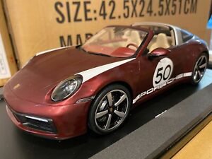 【送料無料】ホビー ・模型車・バイク レーシングカー ポルシェタルガヘリテージデザインエディションチェリーメタリックスパークporsche 911 992 targa 4s heritage design edition cherrymetallic 118 spark
