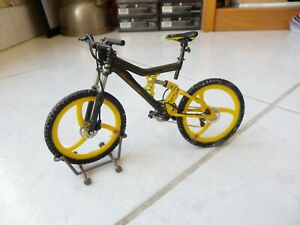 【送料無料】ホビー ・模型車・バイク レーシングカー スクーターバイクポルシェエボリューションウェリーscooter bike porsche fs evolution 110 welly