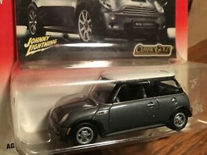【送料無料】ホビー ・模型車・バイク レーシングカー ミニクーパークラシックゴールドジョニーライトニングシルバー2002 mini cooper s classic gold johnny lightning 164 silver 14,045円