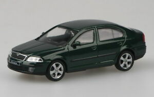 【送料無料】ホビー 模型車 モデルカー シュコダグリーンモデルスケールskoda octavia 2004 green natur model car by abrex 143 scale refsk37