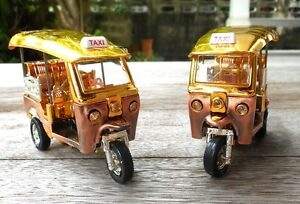 【送料無料】ホビー 模型車 モデルカー トゥクトゥクトゥクトゥクタクシータイホイールセットカーモデルset 2 tuk tuk taxi thailand three wheel car model toy souvenir collectible gift