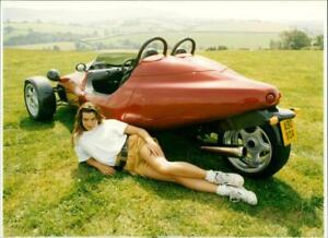 【送料無料】ホビー 模型車 モデルカー モデルスージーペリースポーツカースコーピオンビンテージthe cars model suzy perry with the sports car scorpion 3 vintage photogra