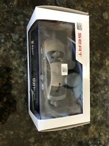 【送料無料】ホビー 模型車 モデルカー シートモデルカーシートトレドスケールシルバーニースoriginal seat model car seat toledo 143 scale silver nice rare
