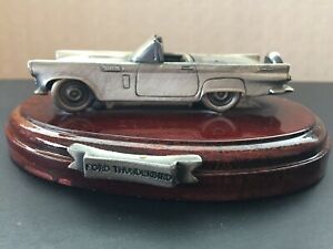 【送料無料】ホビー 模型車 モデルカー ピューターモデルベースメーカフォードサンダーバードpewter model car *ford thunderbird* on a wooden base by marque cars