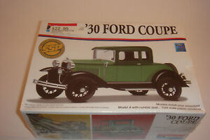 【送料無料】ホビー 模型車 モデルカー モノグラムフォードクーペモデルカーキットボックスオン2009 monogram 30 ford coupe model a tin lizzie car kit 124 7551 sealed box