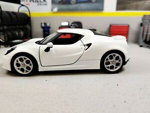 【送料無料】ホビー 模型車 モデルカー アルファロメオスケールモデルalfa romeo 4c white 124 scale diecast model toy car
