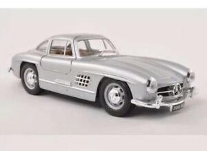 【送料無料】ホビー 模型車 モデルカー ベンツモデルスケールburago mercedes benz sl 300 124 classic car model scale