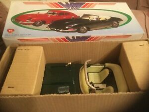 【送料無料】ホビー 模型車 モデルカー プッシュブリキジャガータイプモデルカーオープントップグリーンluxe car mf341 push amp; go tinplate jaguar e type model car open top green 118th