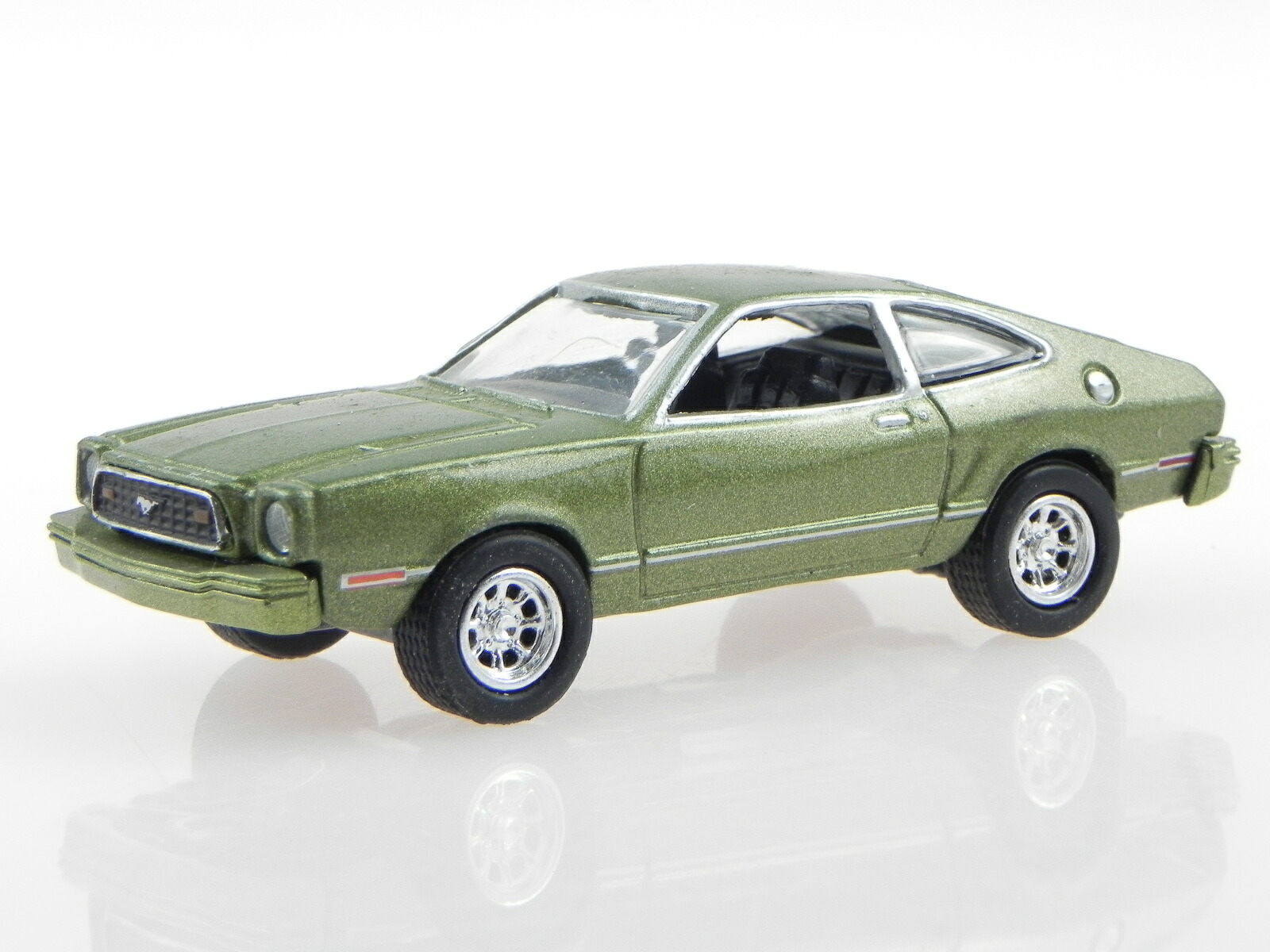 【送料無料】ホビー 模型車 モデルカー フォードムスタンググリーンダイカストford mustang ii 1977 green diecast modelcar 6119 motormax 164