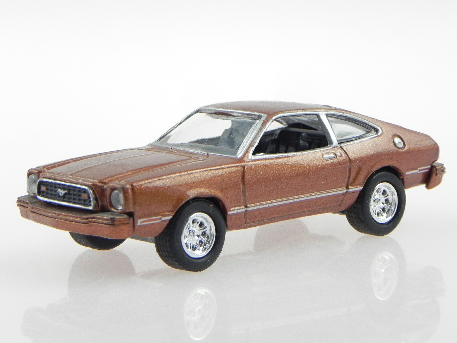【送料無料】ホビー 模型車 モデルカー フォードムスタングダイカストford mustang ii 1977 browne diecast modelcar 6119 motormax 164