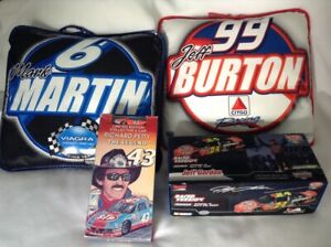 【送料無料】ホビー 模型車 モデルカー ジェフゴードンレースバージョンモデルカーペティロット jeff gordon raced version model car petty vhs with collectible car lot