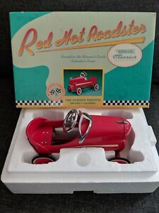 送料無料 ホビー 模型車 モデルカー クラシックレッドホットロードスタースケールモデルhallmark Kiddie Car Classics 1940 Red Hot Roadster Diecast Scale Model Voli Me