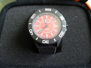 【送料無料】腕時計　クロノロギアトレッカーマットレッドカーボンファイバーケースナイロンストラップchronologia trekker matte red 48 mm carbon fiber case automatic w nylon strap