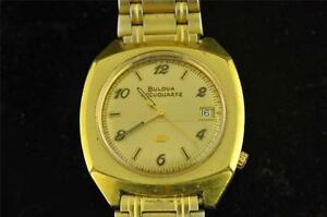 【貨物輸送無料】ウオッチ レトロメンズブローバretro mens bulova accuquartz wristwatch with date keeping time