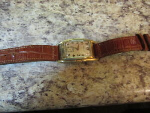 【送料無料】腕時計　ヴィンテージウォルサムゴールドメンズリストウォッチランニングvintage waltham 14k gold filled usmc engraved mens wrist watch running
