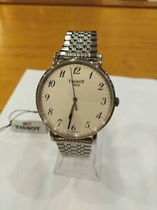 【送料無料】腕時計　ティソットクラシックアチャイオウオモヌオーヴォオリジッテtissot t classic acciaio uomo 38mm t1094101103200 nuovo, originale