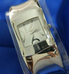 【送料無料】腕時計　グラマシーシルバートーンカフブレスレットウォッチバッテリーワークスgramercy b2615 silver tone cuff bracelet watch, battery, works a15