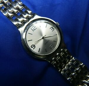 【送料無料】腕時計　ブレスレットシルバートーンウォッチバッテリーbracelet silver tone watch battery works running a15