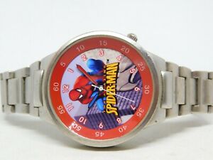 【送料無料】腕時計　マーベルスパイダーマンシルバートーンクォーツアナログメンズウォッチクリック