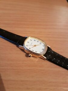 【送料無料】腕時計　ジョリーモントレフェムバヤードパイルベルエタットフォンチオンネtres jolie montre femme bayard a pile tres bel etat fonctionne