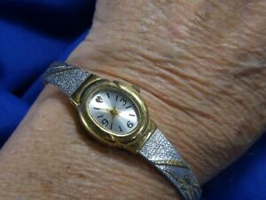 【送料無料】腕時計　ステンレスシルバーゴールドトーンウォッチフレッシュバッテリーav023qb stainless steel adjust silver amp; gold tone watch fresh battery 820 a15
