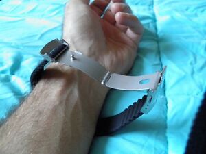 【送料無料】腕時計　ブレスレットシリコーンハイテクサーブークルデプロイアンテ20 mm solide bracelet gomme silicone high tech sur boucle deployante