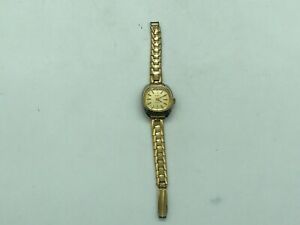 【送料無料】腕時計　ヴィンテージモントレフェムマティドカドランカーvintage montre femme maty dore cadran carre 2,5 x 3 cm