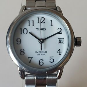 【送料無料】腕時計　シルバートーンインディグロクォーツバッテリーauthentic timex womens silver tone indiglo quartz date watch wr30 battery