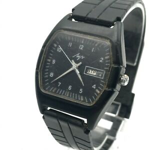 【送料無料】腕時計　プラスチッククォーツカジュアルカレンダーテストレトロコレクティブルluch plastic quartz casual ussr men calendar wristwatch tested retro collectible
