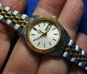 【送料無料】腕時計　パルサーステンレスシルバートーンウォッチデイデイpulsar v783 x003 stainless steel gold amp; silver tone watch, day date a25