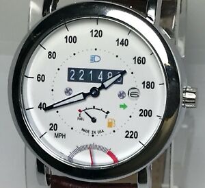 【送料無料】腕時計　スピードメーターオートバイクォーツオートデートサブwatch speedometer car motorcycle quartz auto date subsecond 3atm wr