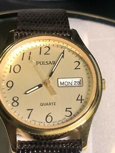 【送料無料】腕時計　パルサーデイデイメンズクォーツレザーストラップボックスペーパーズ pulsar daydate mens quartz wristwatch leather strap box amp; papers 34mm 14,186円