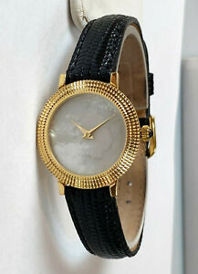 【貨物輸送無料】ウオッチ パールレザーストラップウォッチゴールドトーンホワイトマザーwomens goldtone white mother of pearl leather strap watch works great