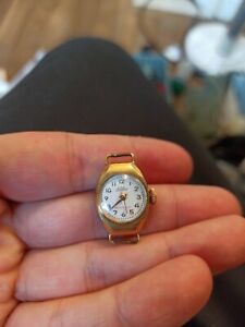 【送料無料】腕時計　モントールアールデコフェムプラークフォンクオーヌマルケスネルレックスmontre art deco femme plaque or fonctionne marque nerlex