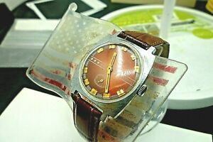 【送料無料】腕時計　メンズレッドコルナヴィンハンドウィンドロシアヴィンテージmens 35mm red cornavin 15j hand wind russian vintage watch 254