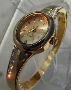 【送料無料】腕時計　アンシエンヌモントレフェミニンドブレスレットリジテセルティデフィンススワロフスキーancienne montre feminine de 1980 ,bracelet rigide serti de fins swarovski