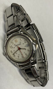 【送料無料】腕時計　ヴェンゲルスイスアーミークォーツシルバートーンバッテリーニースwomens wenger swiss army 30mm quartz date watch silver tone battery nice