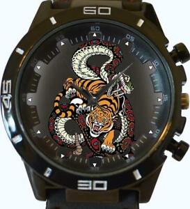 【送料無料】腕時計　シリッシュリストウォッチユニークレアファッションfighting tiger and snake serpent art sylish wrist watch unique rare fashion gift
