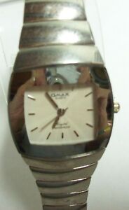 【送料無料】腕時計　メンズシルバートーンスクエアウォッチomax mens silvertone square watch