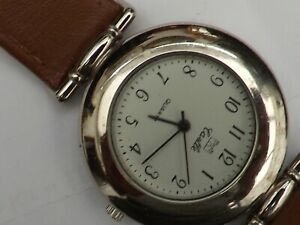 【送料無料】腕時計　ヴィンテージa vintage mid size quartz castle watch gwo