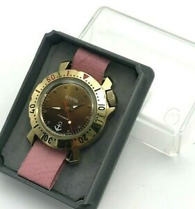【送料無料】腕時計　ソスモールアンカーヤングスターソブラウンウォッチゴールデンベゼルロシアsoviet vostok small anchor youngsters ussr brown watch nos golden bezel russia