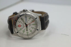 【送料無料】腕時計　メンズヴェンゲルデーウォッチバッテリーブラウンレザーmens wenger daydate watch 0960627, battery brown leather