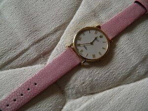 【送料無料】腕時計　ブレスレットエンガルチアットテーブルローズグランプリブティック?オーダス18 mm bracelet en galuchat veritable rose prix boutique 55 ? audace et feminite