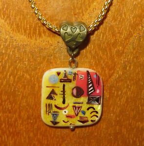 【送料無料】ジュエリー・アクセサリー ハルペンダントエジプトロシアシンボルリトルレッドイエローゴールドcoque pendentif egypte symboles russe peint a la main petit rouge or jaune