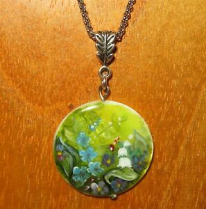 【送料無料】ジュエリー・アクセサリー リリーペンダントシェルpendentif lily de lvalley amp; bleu fleurs veritable main peint coque cadeau signe